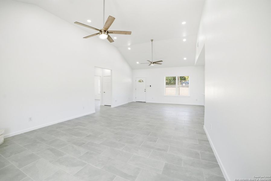 Spacious, unfurnished interior of a new home in , Lakehills (Image 25).