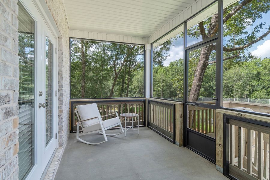 Representative exterior details of a home built from the Miramar by Maronda Homes in Bellview Pointe, Bellview (Image 3).