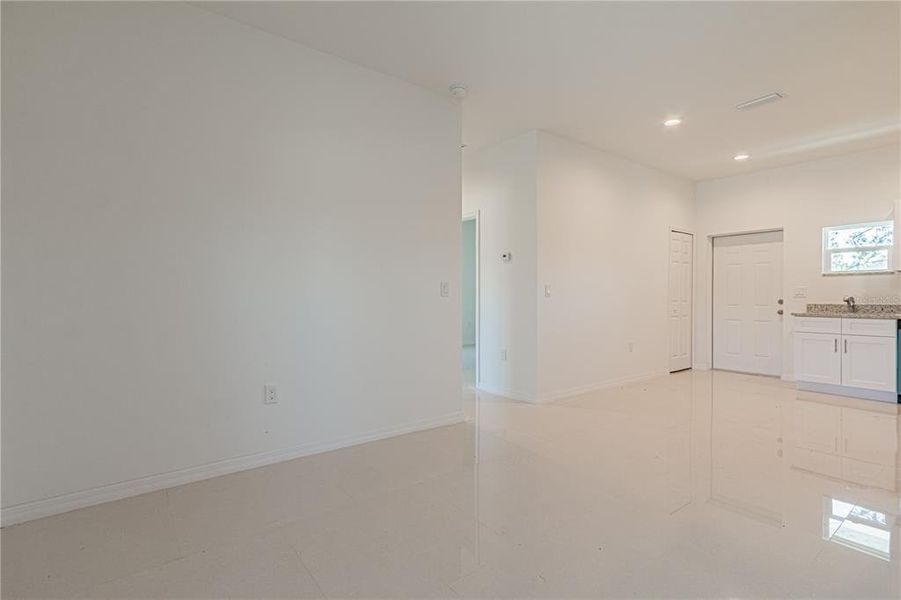 Spacious, unfurnished interior of a new home in , Lake Placid (Image 9).