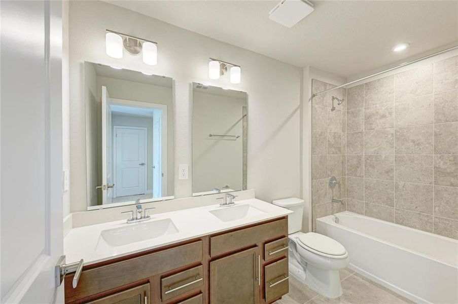 Furnished interior view inside a new home in , Bradenton (Image 7).