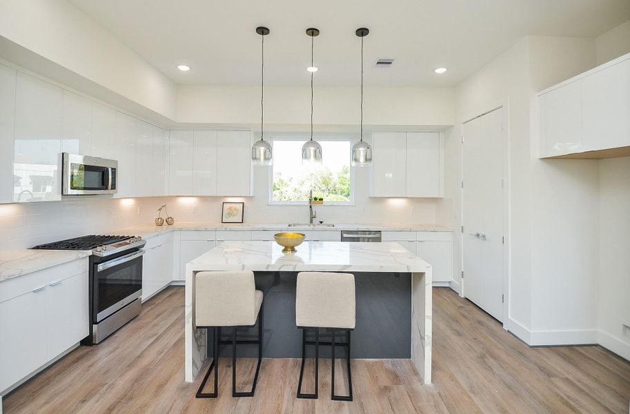 Kitchen (Sample photo from similar floor plan built by the builder)