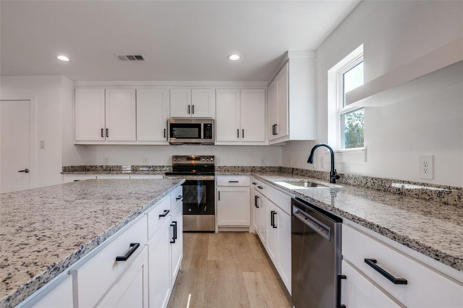 Furnished interior view inside a new home in , Terrell (Image 7).