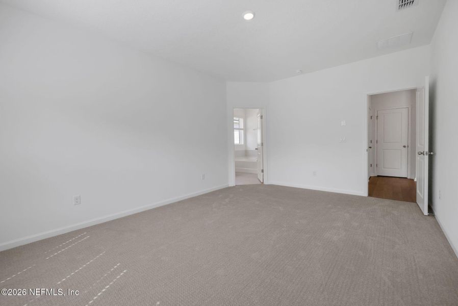 Spacious, unfurnished interior of a new home in Jennings Farm, Middleburg (Image 34).