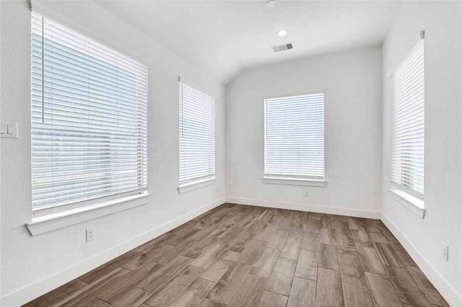 Spacious, unfurnished interior of a new home in Lago Mar, Texas City (Image 20). Spacious, unfurnished interior of a new home in Lago Mar, Texas City (Image 20).