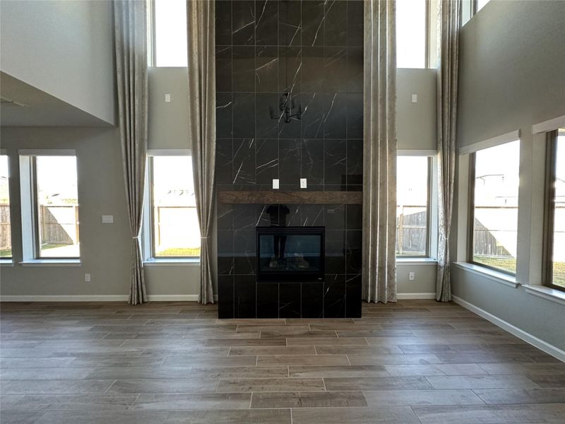 Spacious, unfurnished interior of a new home in Sienna, Missouri City (Image 16).