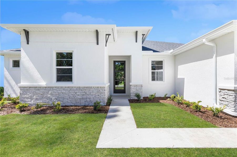 Exterior details and patio area of a home in , Cape Coral (Image 25).
