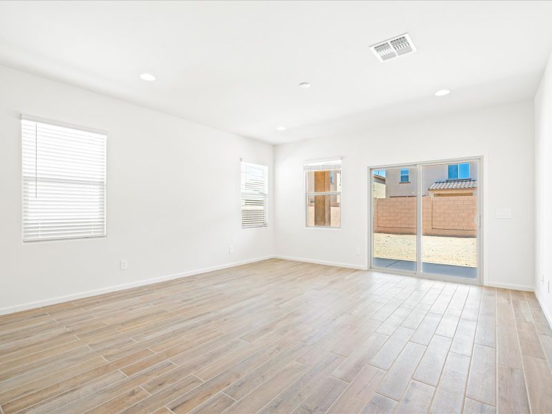 Spacious, unfurnished interior of a new home in Mandarina - Signature Series, Marana (Image 9).