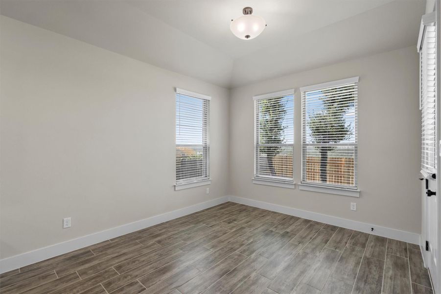 Spacious, unfurnished interior of a new home in Crescent Bluff, Georgetown (Image 31). Spacious, unfurnished interior of a new home in Crescent Bluff, Georgetown (Image 31).