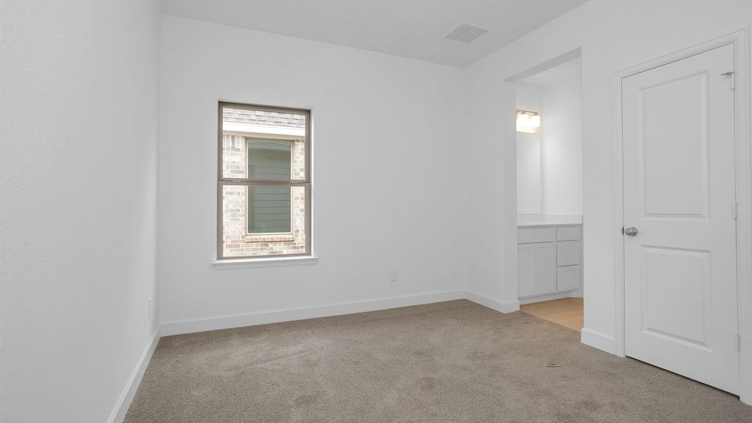 Spacious, unfurnished interior of a new home in Sienna 50', Missouri City (Image 12). Spacious, unfurnished interior of a new home in Sienna 50', Missouri City (Image 12).