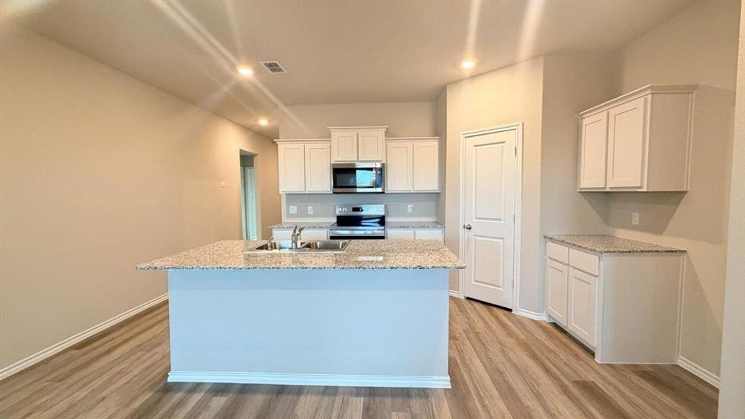 Furnished interior view inside a new home in Meadowbrook Estates, Cleburne (Image 7).