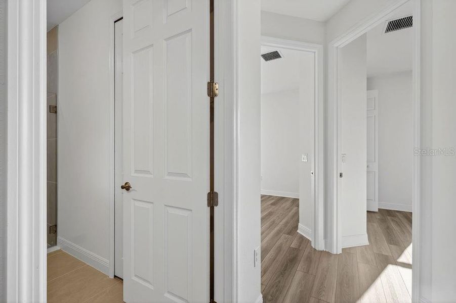 Spacious, unfurnished interior of a new home in Lakes of Mount Dora, Mount Dora (Image 28).