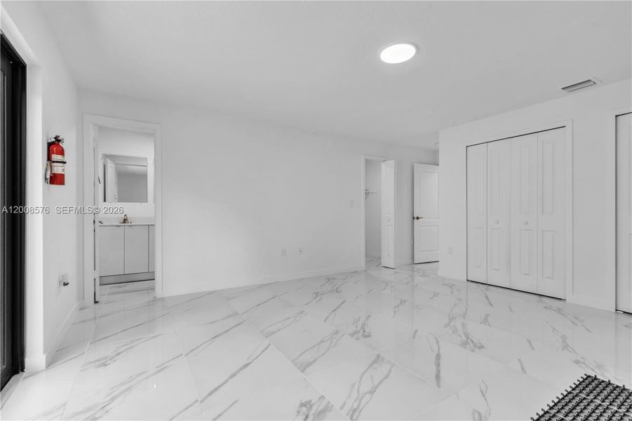 Spacious, unfurnished interior of a new home in , Homestead (Image 16).