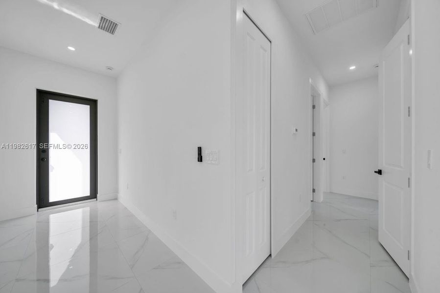 Spacious, unfurnished interior of a new home in , Lehigh Acres (Image 17).
