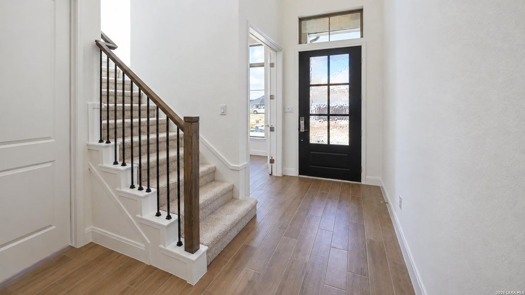 Spacious, unfurnished interior of a new home in Meadows of Mill Creek, Seguin (Image 24).