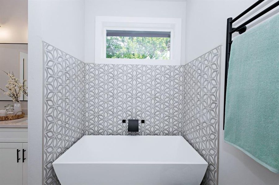 Dimmable Lighting sets the mood as you relax and recharge in this luxurious Free Standing Soaking Tub. Dimmable Lighting sets the mood as you relax and recharge in this luxurious Free Standing Soaking Tub.