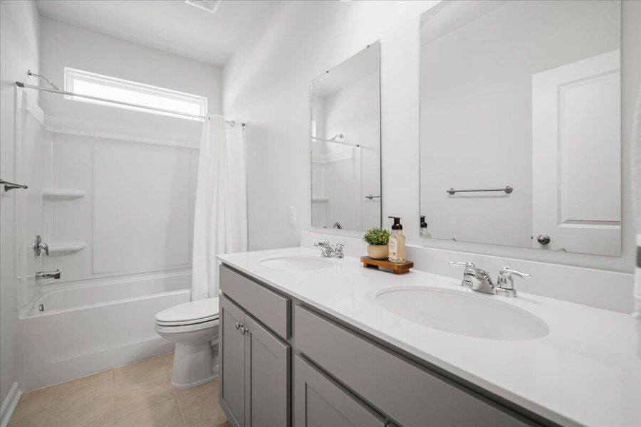 Furnished interior view inside a new home in French Quarter Creek, Huger (Image 13).