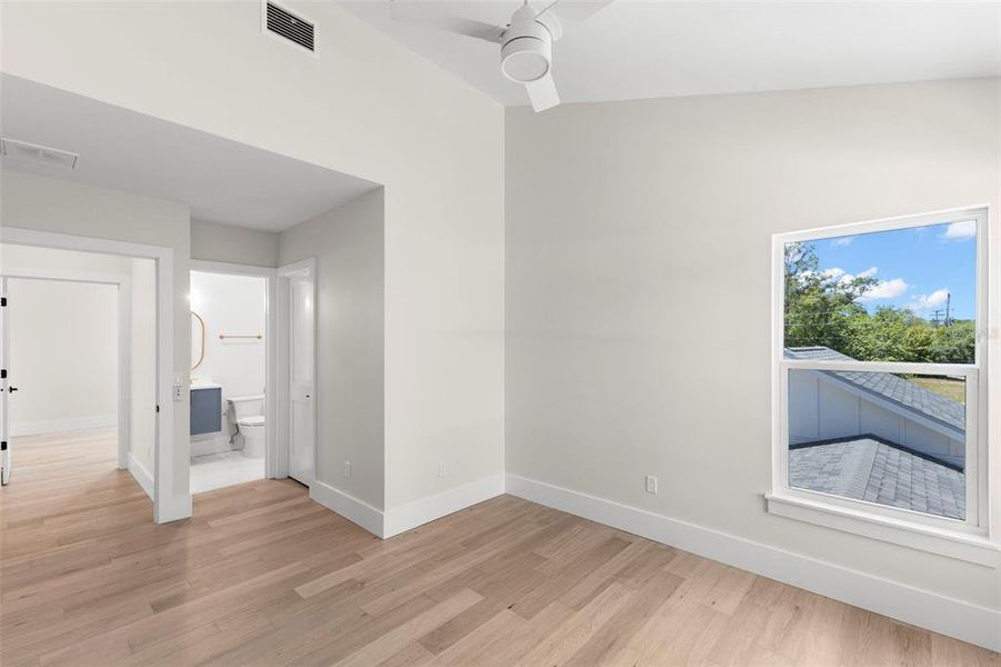 Spacious, unfurnished interior of a new home in , St. Petersburg (Image 24).