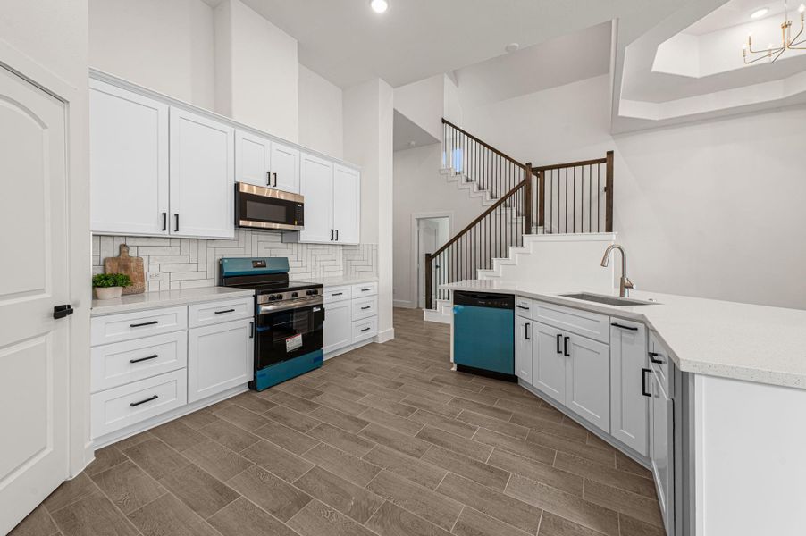 Large kitchen island with new appliances!