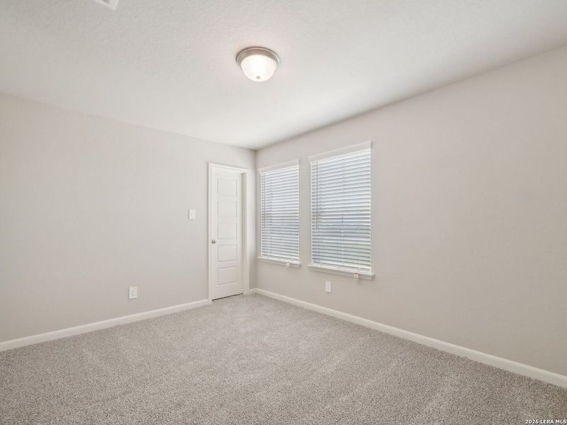 Spacious, unfurnished interior of a new home in Royal Crest, San Antonio (Image 24).