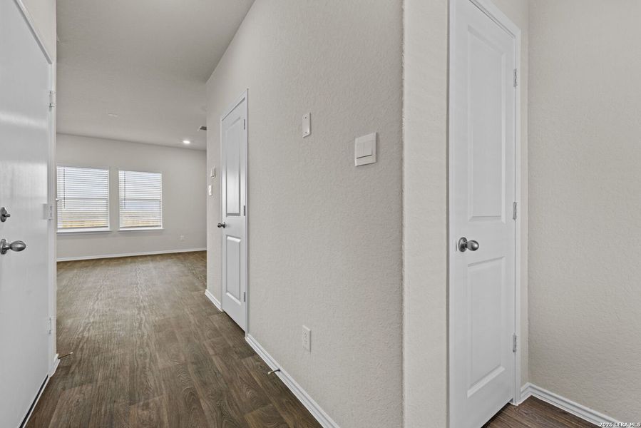 Spacious, unfurnished interior of a new home in Stonehill, San Antonio (Image 13).
