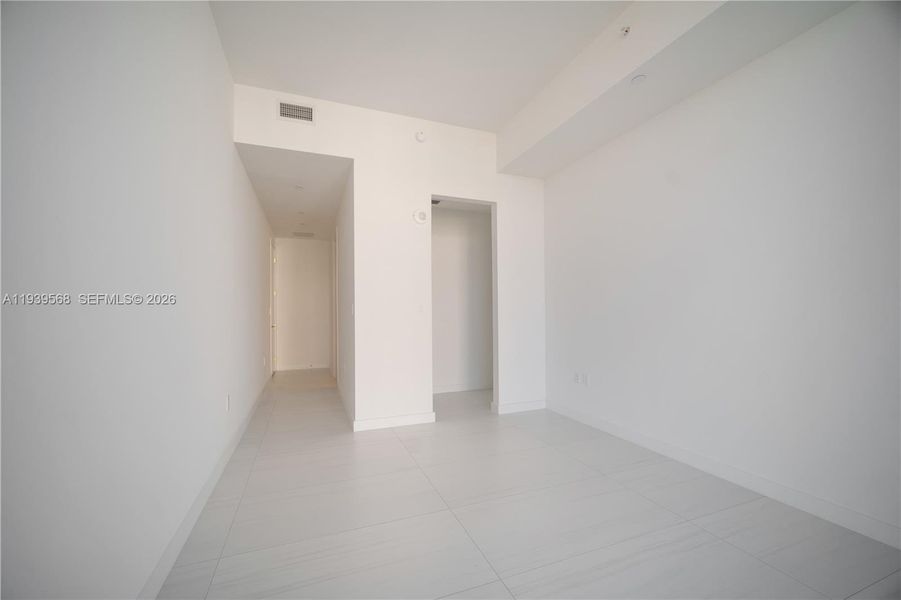 Spacious, unfurnished interior of a new home in Mr. C Residences, Miami (Image 49).
