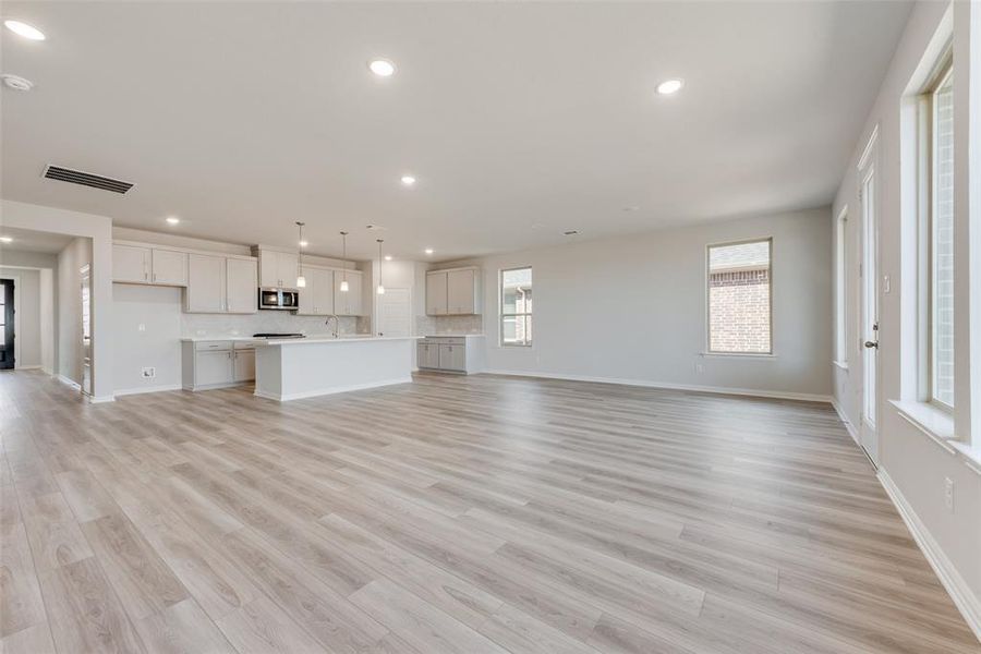 Spacious, unfurnished interior of a new home in Sutton Fields, Celina (Image 9).
