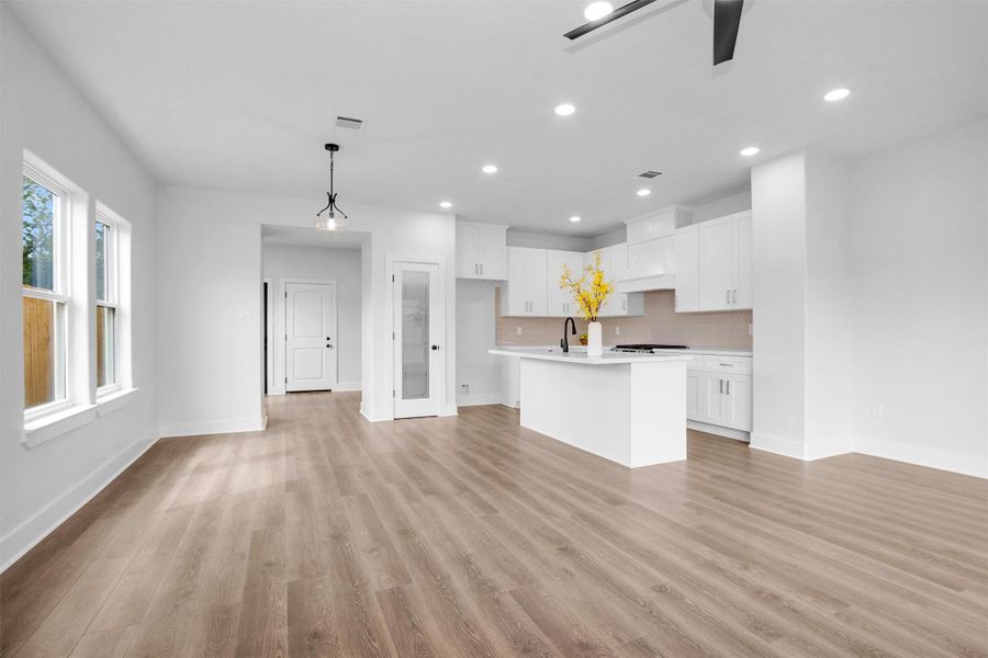 Spacious, unfurnished interior of a new home in , Houston (Image 33).