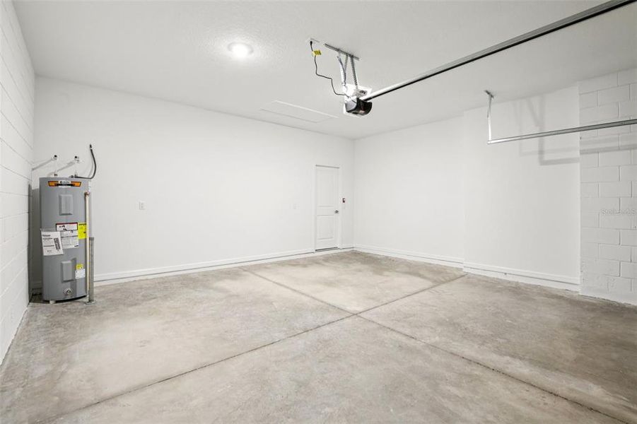 Spacious, unfurnished interior of a new home in Berry Bay, Wimauma (Image 34). Spacious, unfurnished interior of a new home in Berry Bay, Wimauma (Image 34).