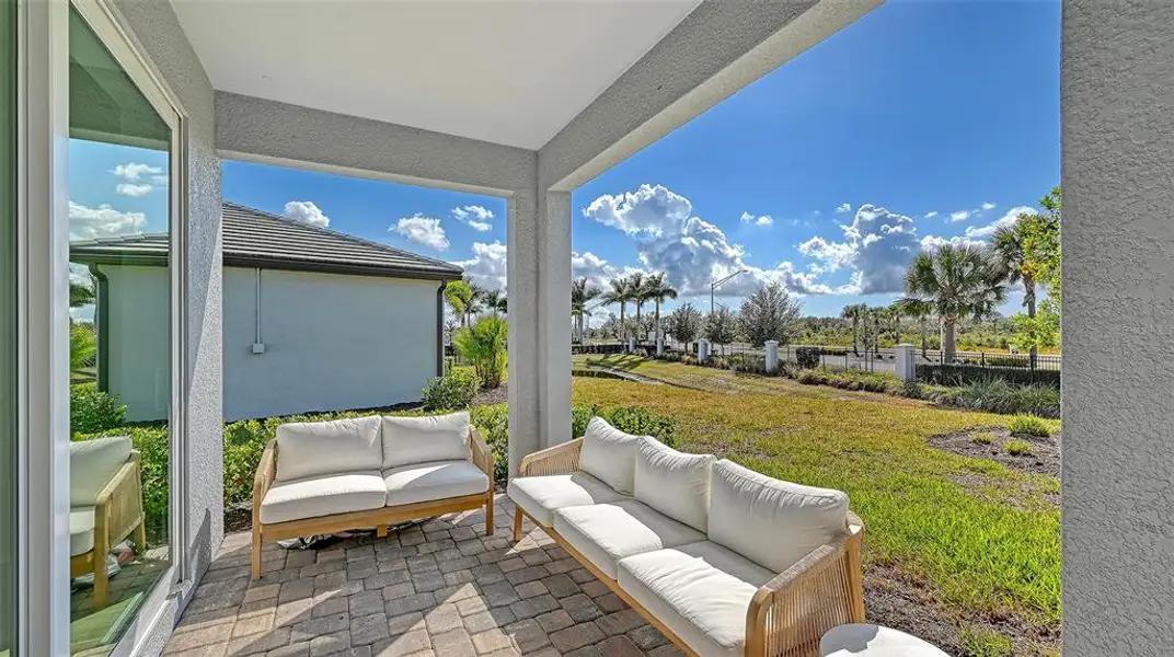Exterior details and patio area of a home in , Bradenton (Image 25).