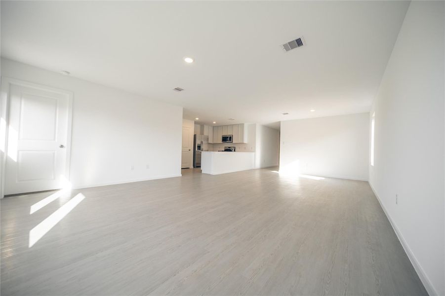 Spacious, unfurnished interior of a new home in Anniston: Watermill Collection, Katy (Image 12).