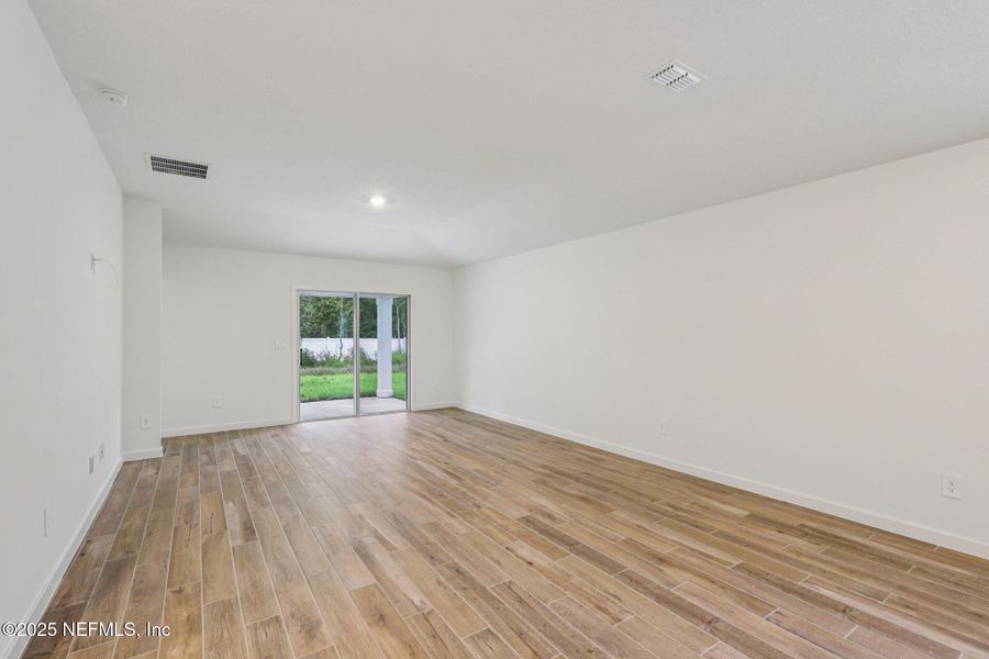 Spacious, unfurnished interior of a new home in Azalea Creek, Jacksonville (Image 12). Spacious, unfurnished interior of a new home in Azalea Creek, Jacksonville (Image 12).