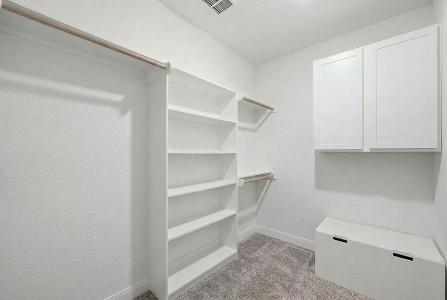 Discover optimal organization in this thoughtfully designed walk-in closet. Discover optimal organization in this thoughtfully designed walk-in closet.