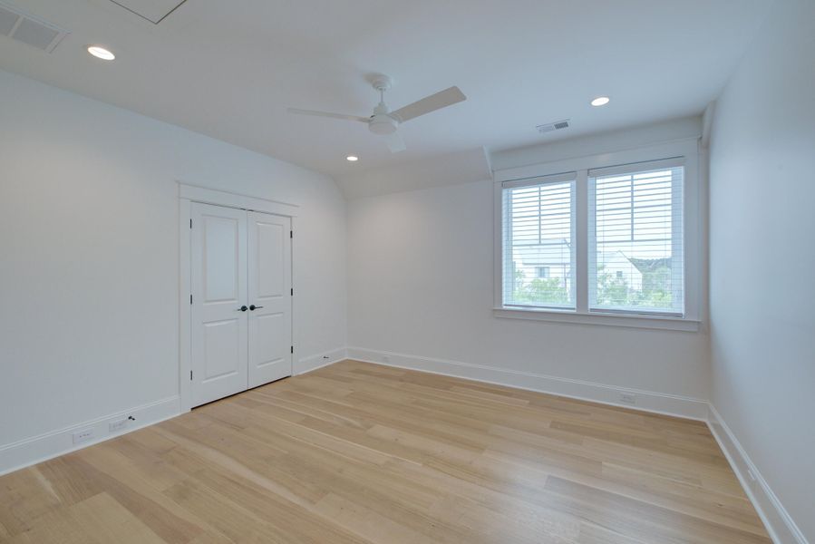 Spacious, unfurnished interior of a new home in Daniel Island Park, Charleston (Image 64).