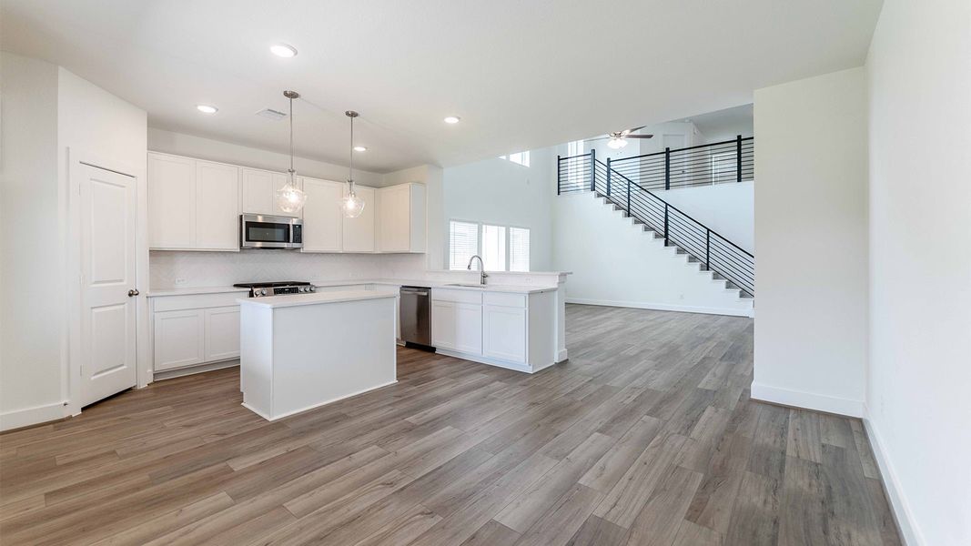 Spacious, unfurnished interior of a new home in Massey Oaks, Pearland (Image 39).