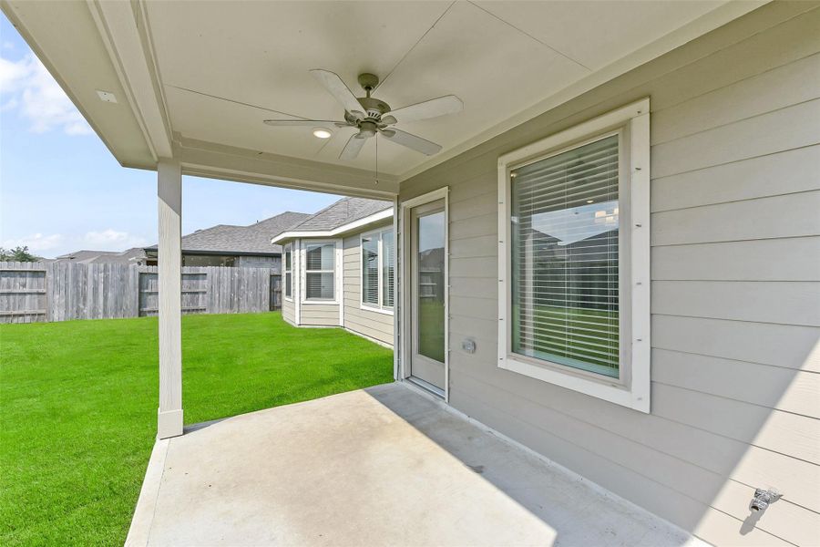Furnished interior view inside a new home in Southwinds, Baytown (Image 10).