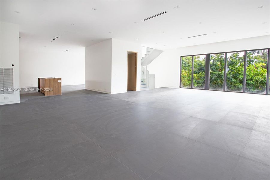 Spacious, unfurnished interior of a new home in , Miami (Image 29).