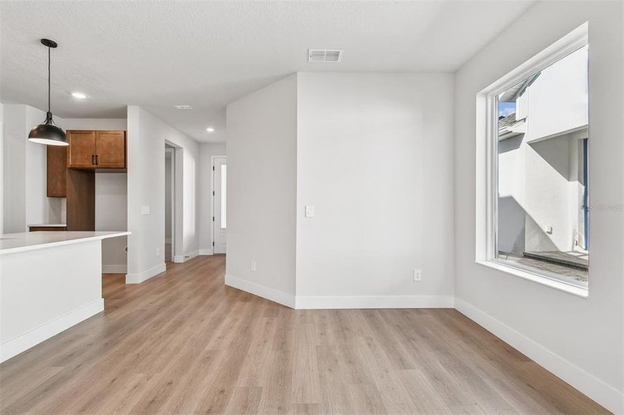 Spacious, unfurnished interior of a new home in Gracewater at Sarasota, Sarasota (Image 31).