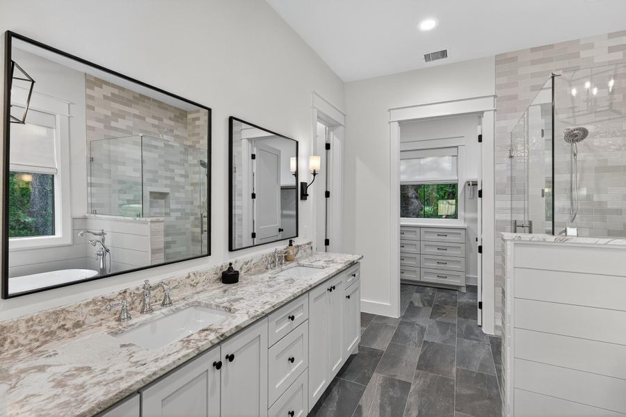 Furnished interior view inside a new home in , Kingsland (Image 15).