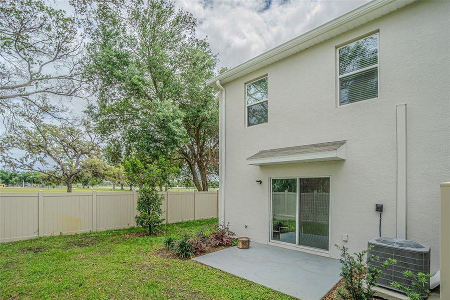 Exterior details and patio area of a home in Chelsea Court, Tampa (Image 4).
