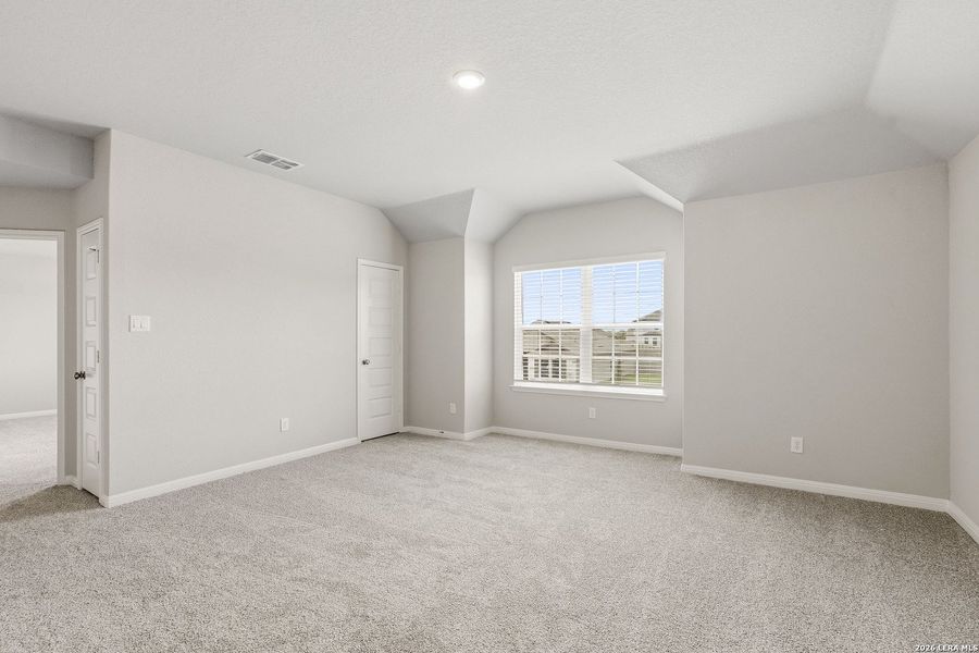 Spacious, unfurnished interior of a new home in Cinco Lakes, San Antonio (Image 14).