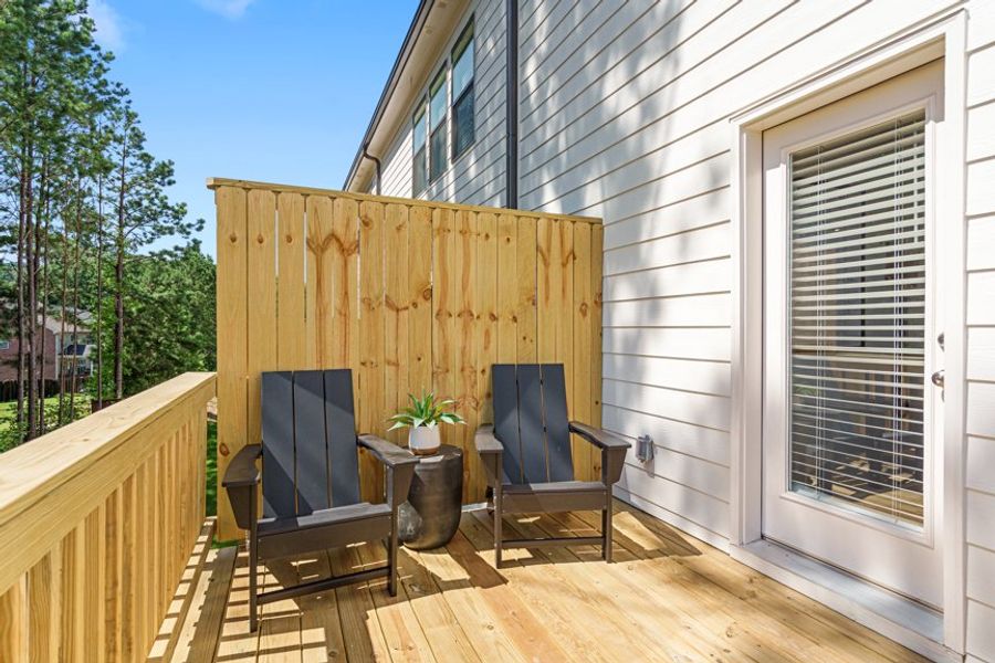 Exterior details and patio area of a home in Rosewood Farm, Lawrenceville (Image 3).