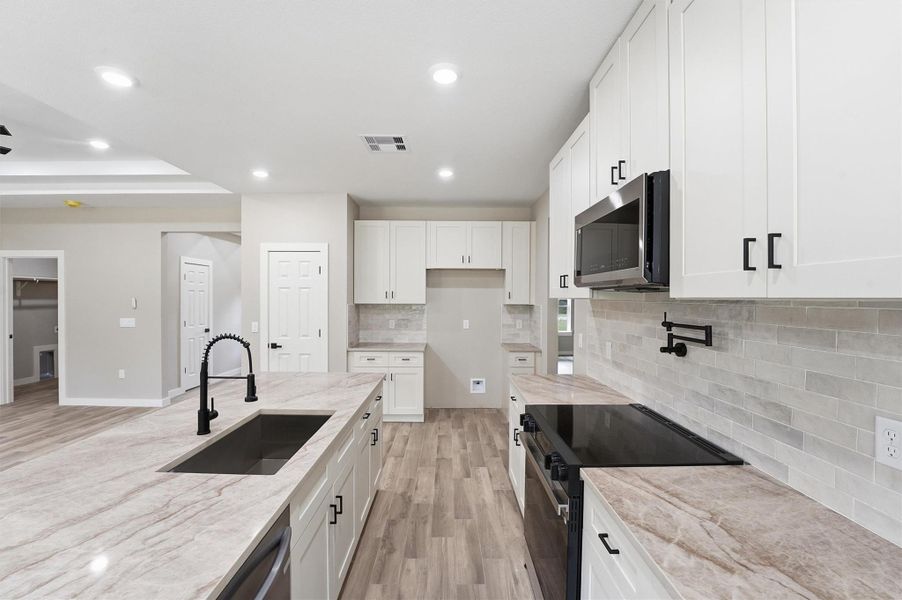 Furnished interior view inside a new home in , Conroe (Image 10).