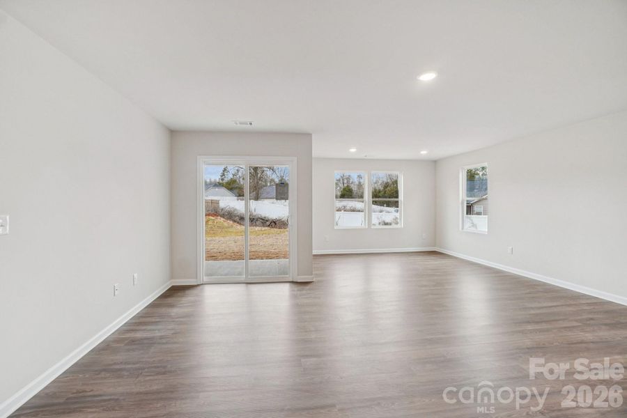 Spacious, unfurnished interior of a new home in Frey Creek, Spartanburg (Image 21).