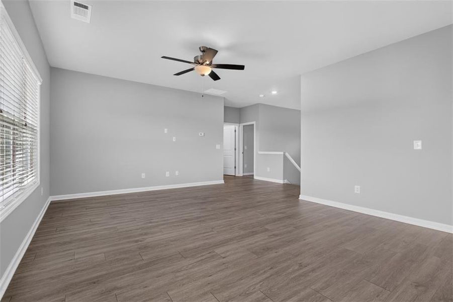 Spacious, unfurnished interior of a new home in , Eastanollee (Image 40).