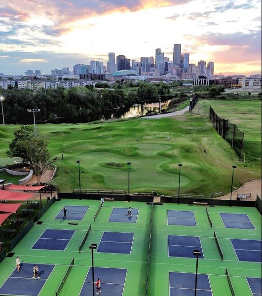 East River has a 9 hole golf course, pickleball courts and Appertivo (an upscale rooftop bar). East River has a 9 hole golf course, pickleball courts and Appertivo (an upscale rooftop bar).