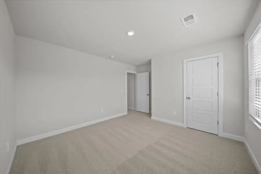 Spacious, unfurnished interior of a new home in Shiloh Valley, Piedmont (Image 16).