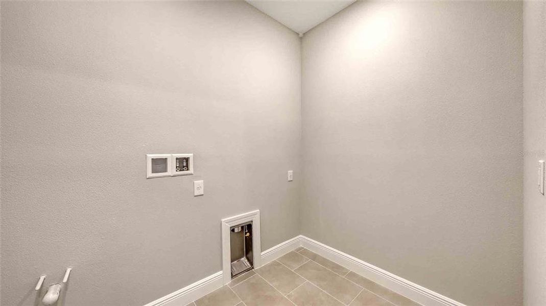 Spacious, unfurnished interior of a new home in Woodland Preserve, Parrish (Image 18).