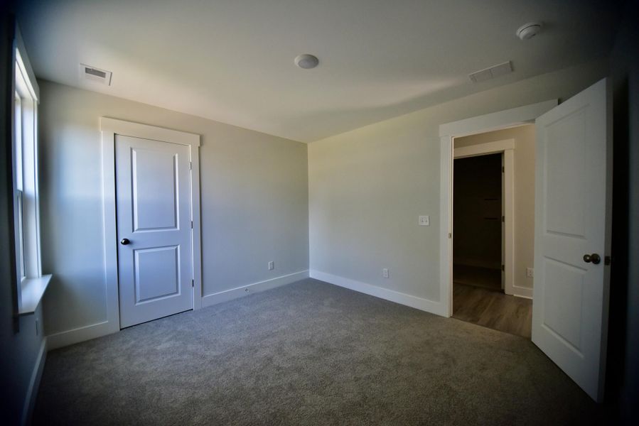 Spacious, unfurnished interior of a new home in , North Charleston (Image 18).
