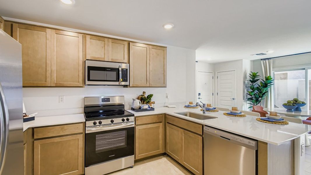 2556 Iris Kitchen 2of4 F1 Base2