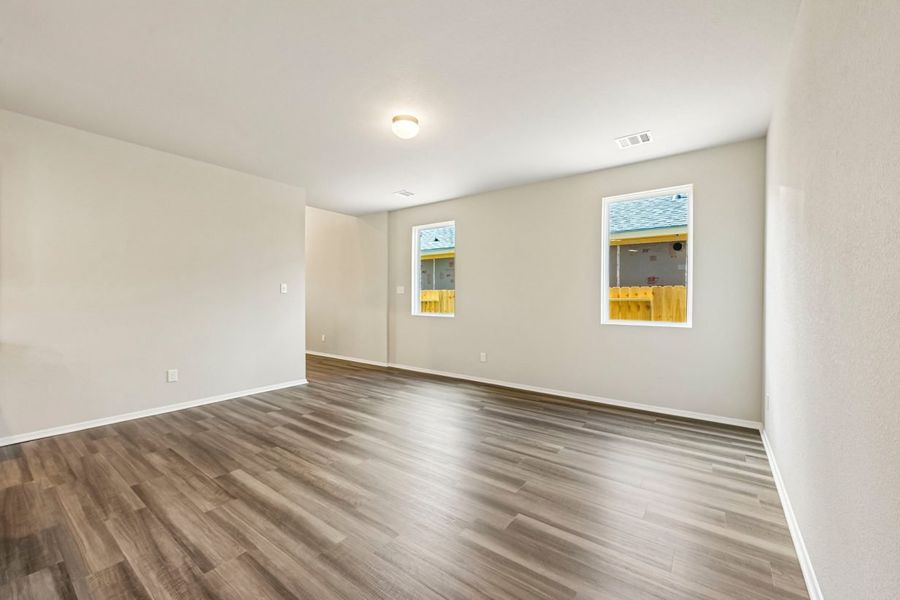 Spacious, unfurnished interior of a new home in Sorella, Tomball (Image 11).